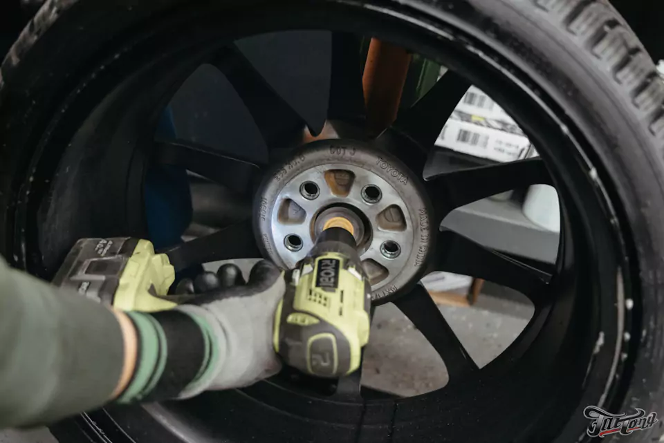 Фирменный шиномонтаж с адаптацией и балансировкой на стендах Hunter для Toyota GR86